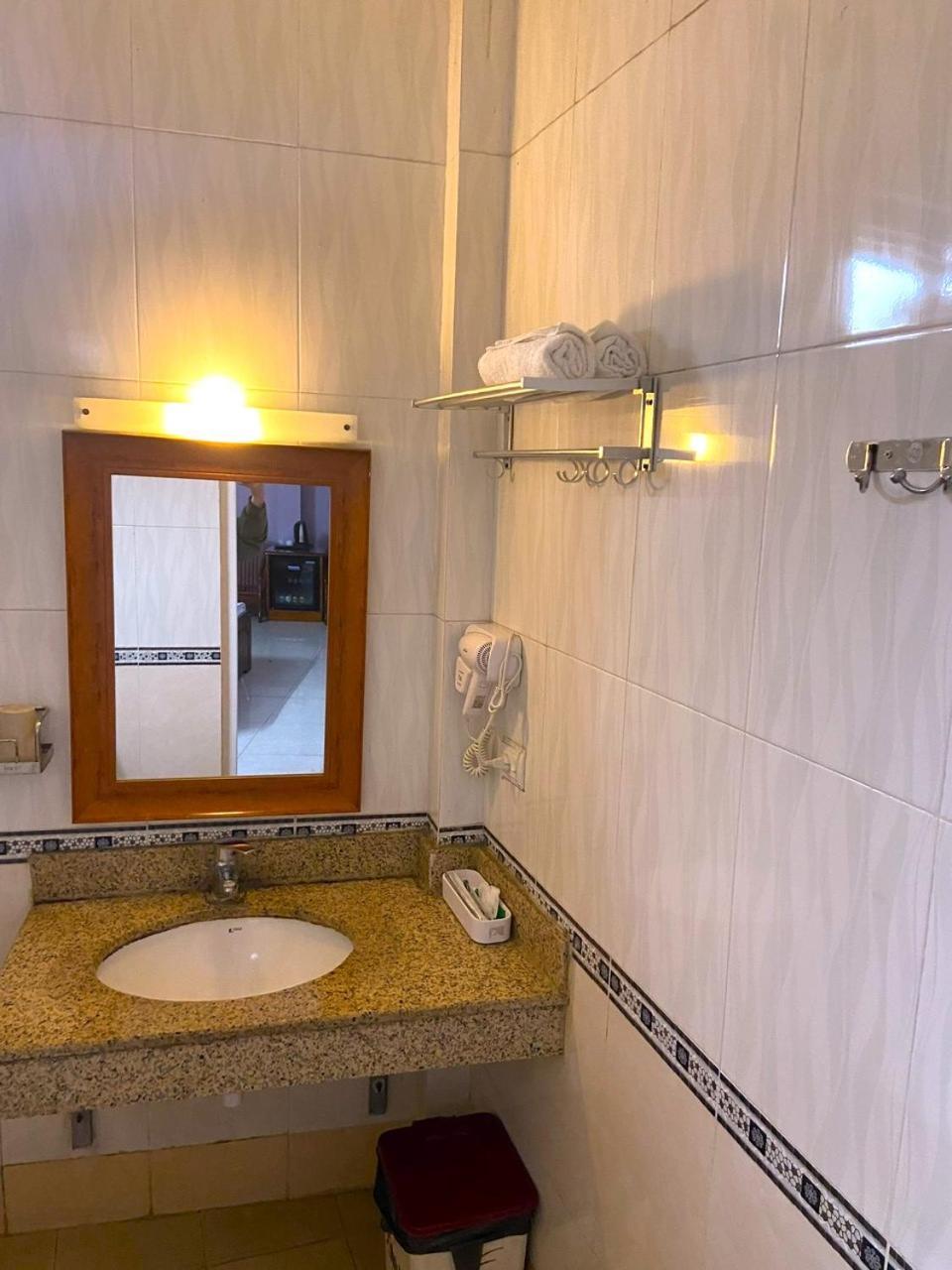 Hong Ha Airport Hotel Thach Loi Eksteriør billede